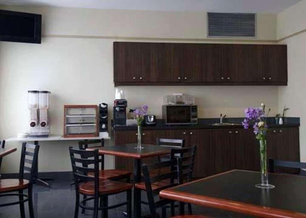 Econo Lodge City Centre Кингстон Экстерьер фото