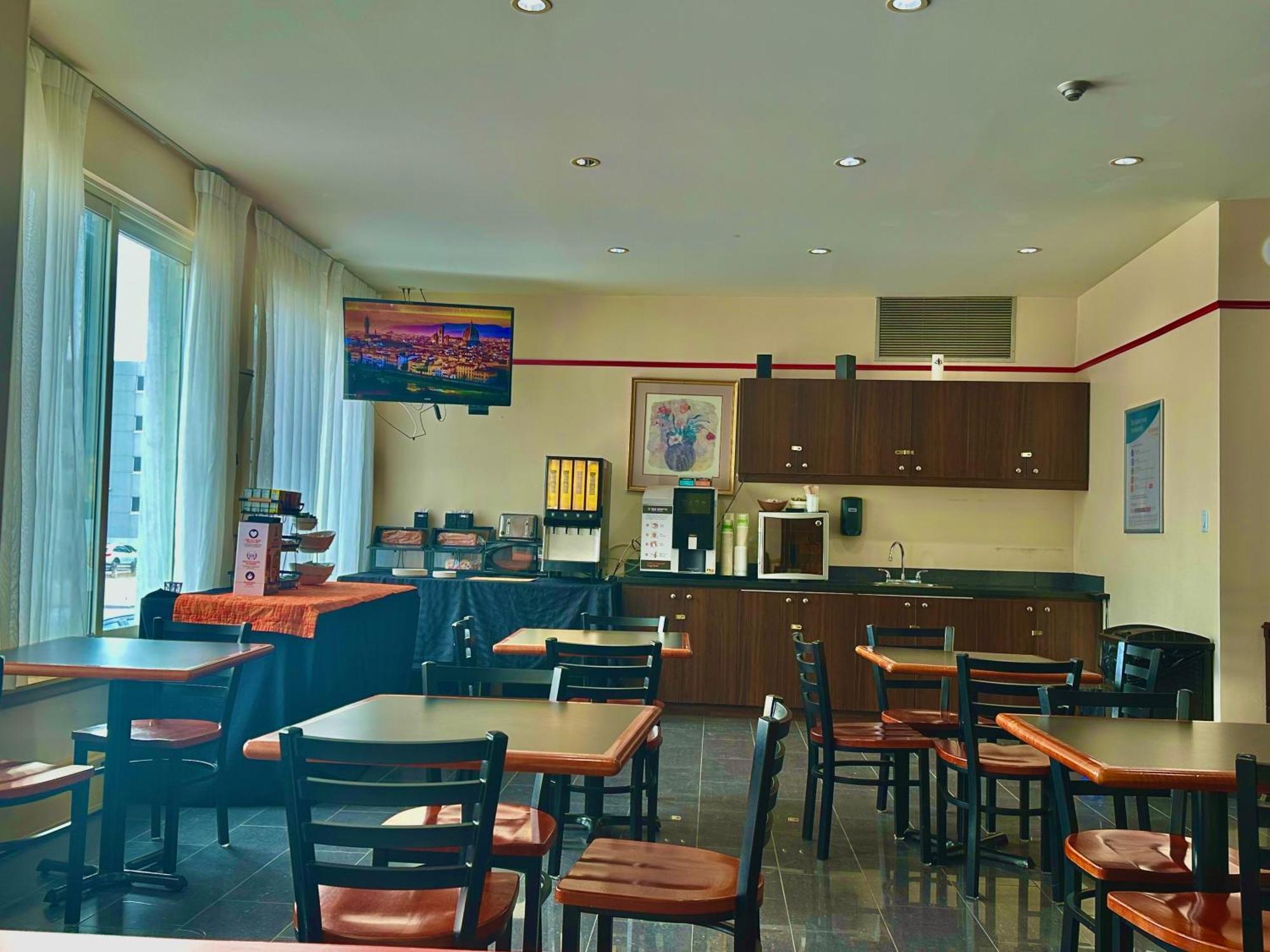 Econo Lodge City Centre Кингстон Экстерьер фото