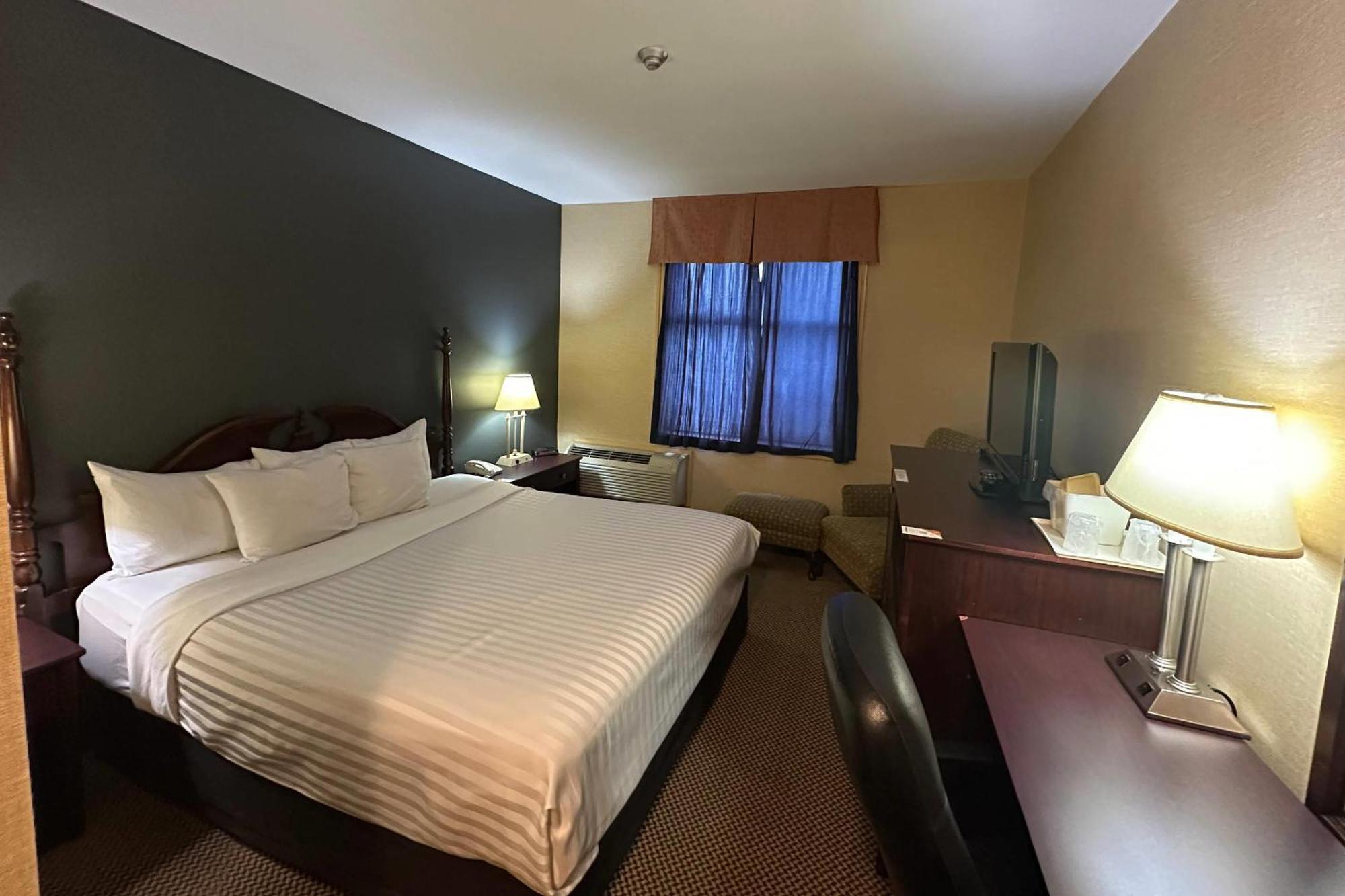 Econo Lodge City Centre Кингстон Экстерьер фото