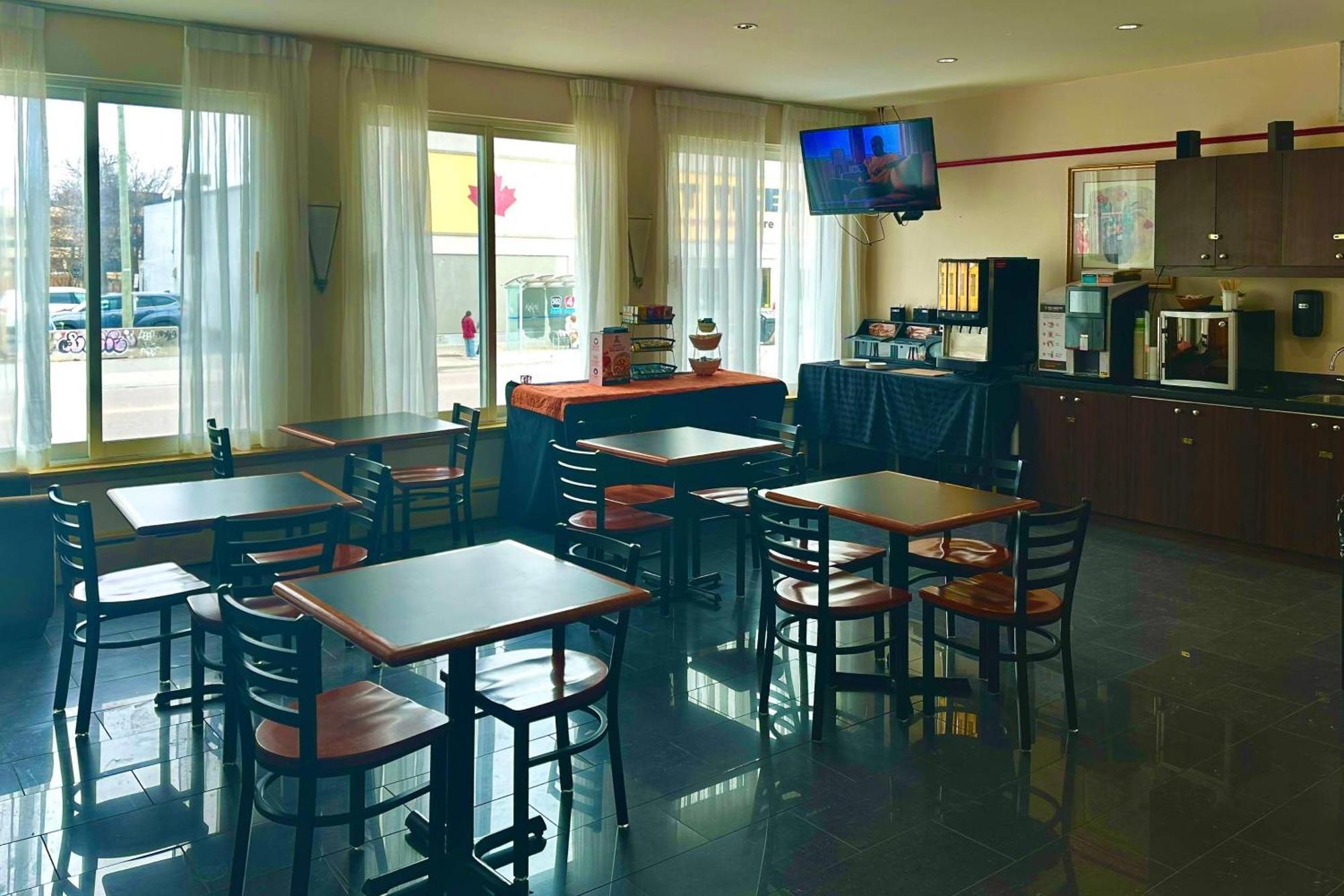 Econo Lodge City Centre Кингстон Экстерьер фото