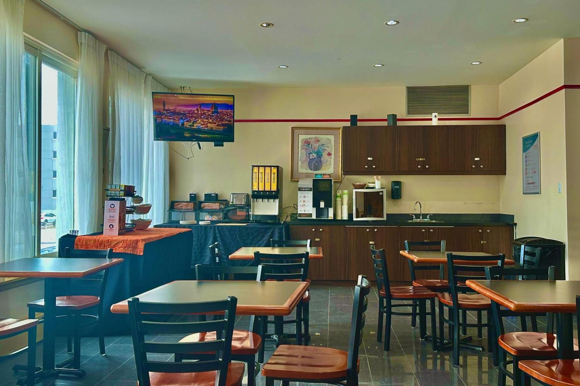 Econo Lodge City Centre Кингстон Экстерьер фото