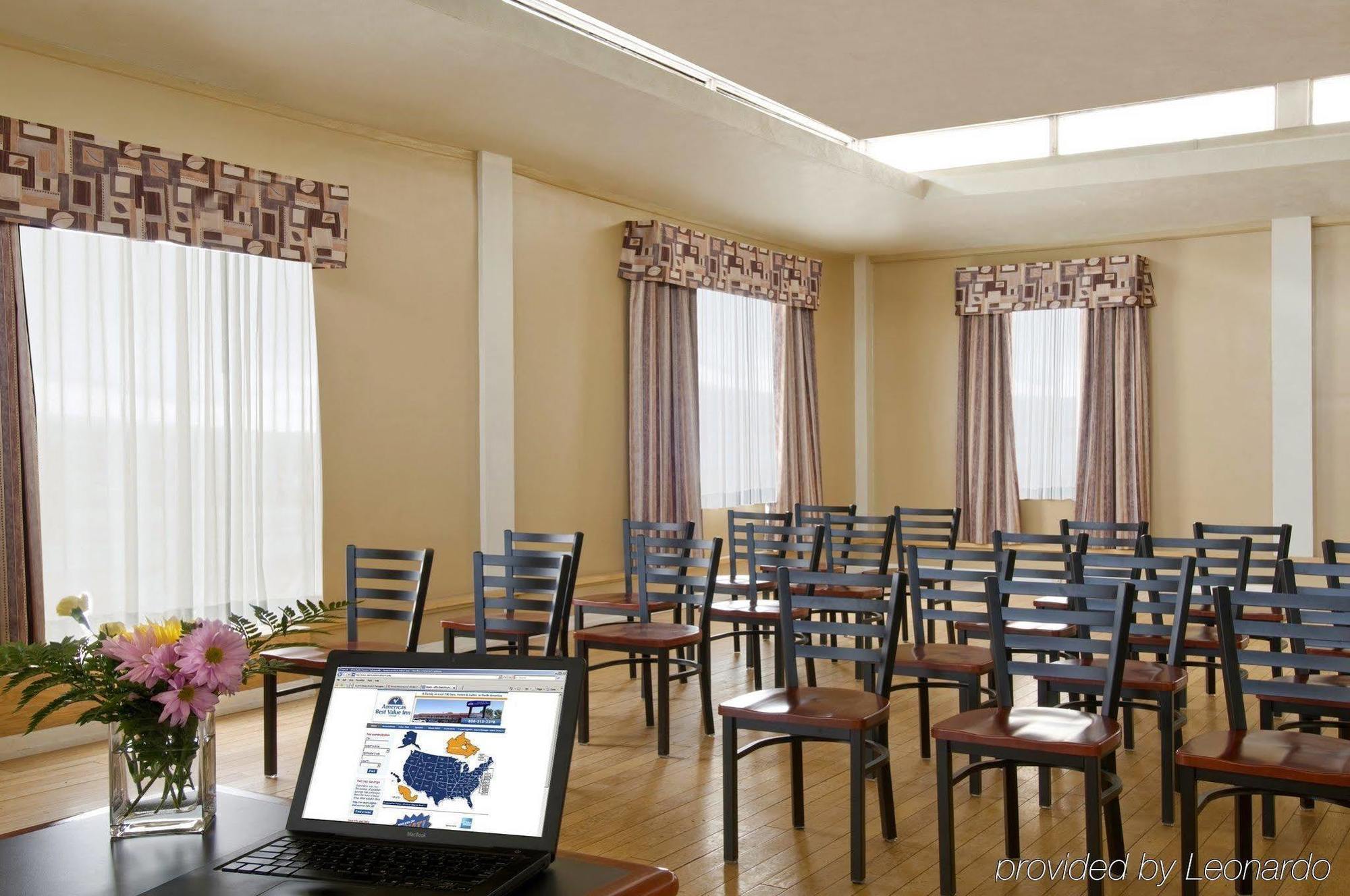 Econo Lodge City Centre Кингстон Экстерьер фото
